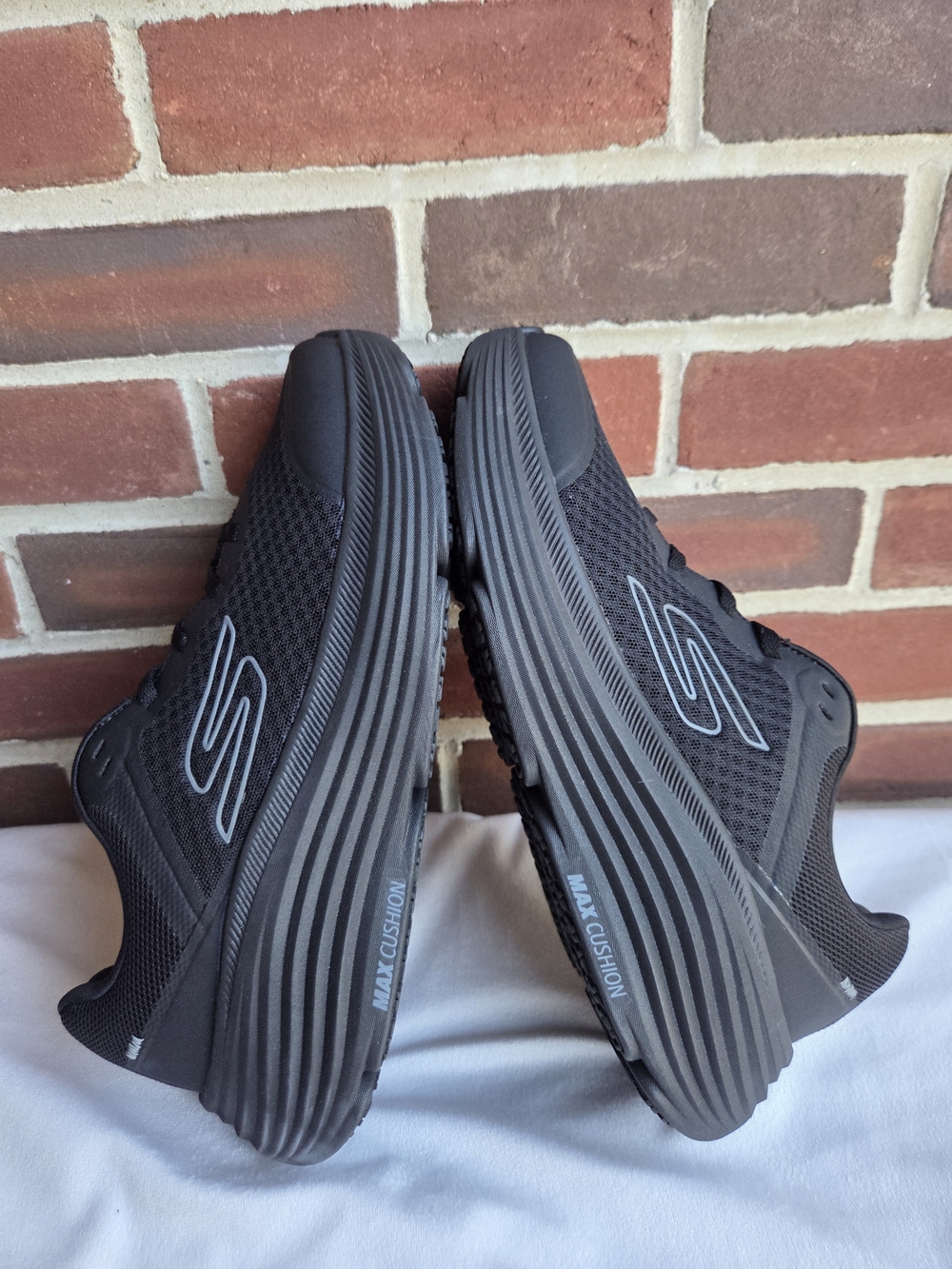 Skechers Max Cushion Men’s US 10 UK 9 Black Running Walking Shoes - Picture 10 of 11